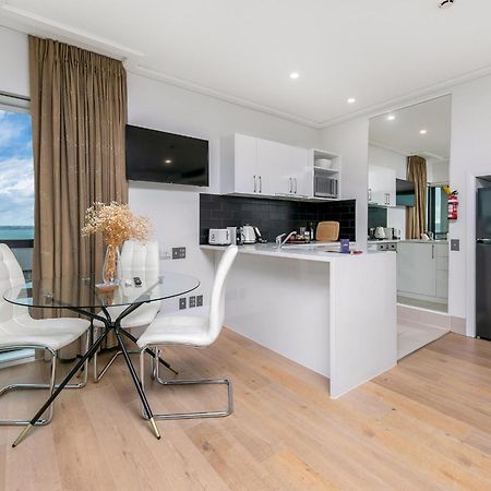 Exquisite Sun Soaked Corner Apartment Auckland Buitenkant foto